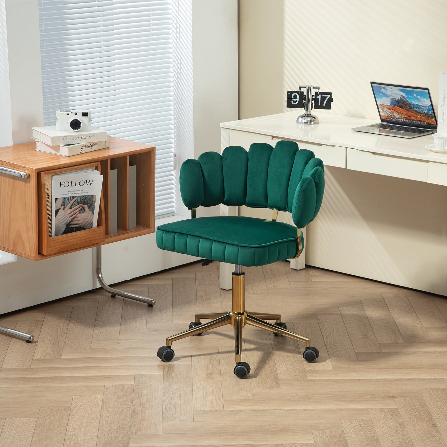 COOLMORE Velvet Home Office Desk Chair, Modern Cute Computer Chair, Wheels Swivel Height Adjustable Swivel Task Chair for Home Office (Emerald Velvet)