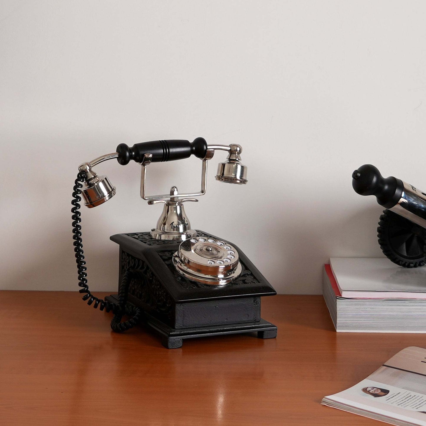 Vintage-Inspired Antique Telephone Sculpture - 9x6x9' Table Décor Accent