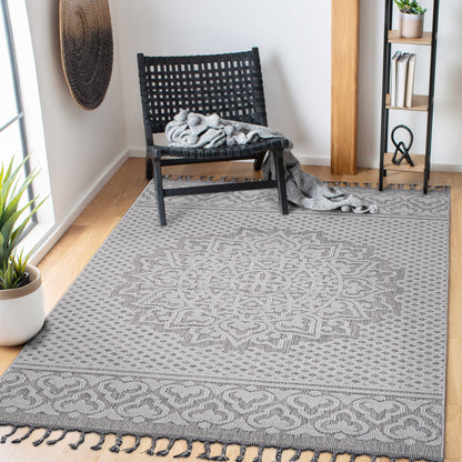 LOOM & LUXE Collection 6X9 Gray/White /Medallion Indoor/Outdoor Area Rug