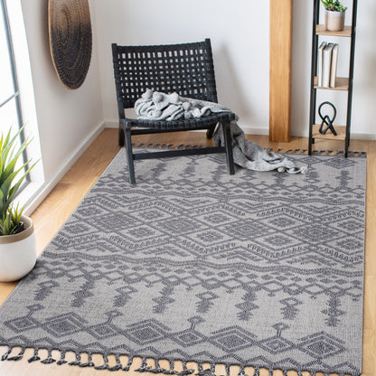 LOOM & LUXE Collection 8X10 White/Gray /Traditional Indoor/Outdoor Area Rug