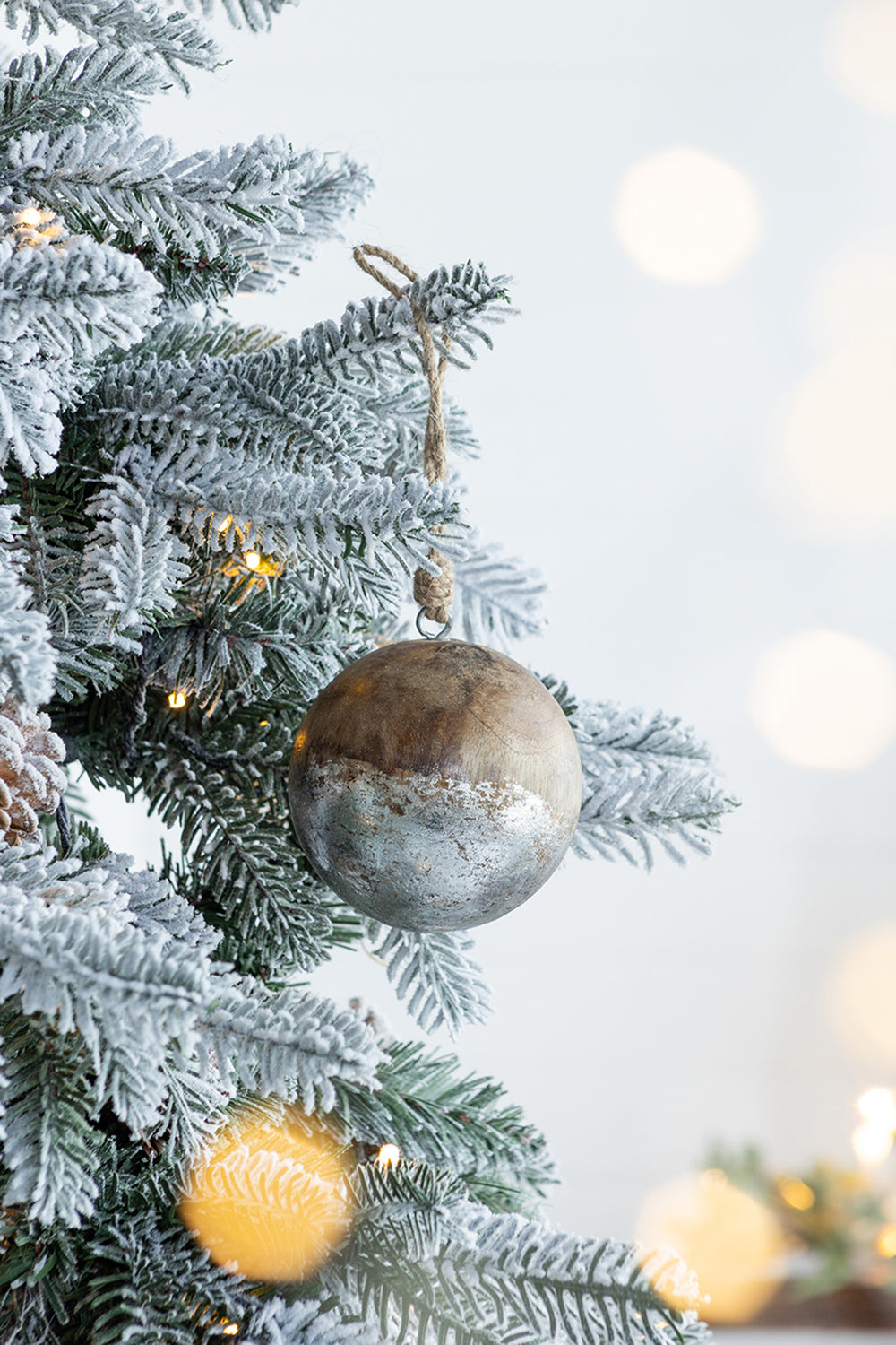 D4' Christmas Ball Ornaments, Wood Decorative Hanging Ball Christmas Tree Ornaments for Holiday Party Decorations, Set of 4