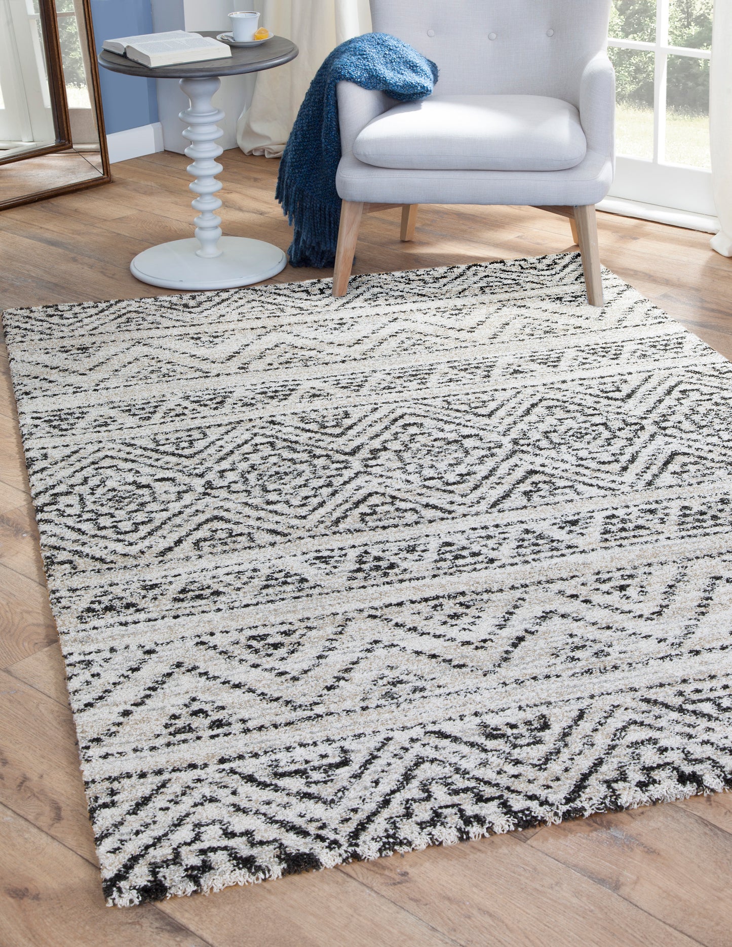 Della Ivory/Natural/Black Area Rug