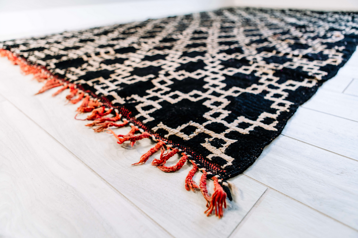 Sliding Doors Vintage Moroccan Rug 5'11"x9'6" (Wool)